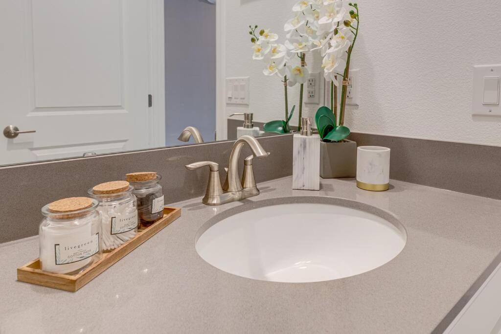 Newly Listed Townhouse Storey Lake, Free Waterpark Кисими Екстериор снимка