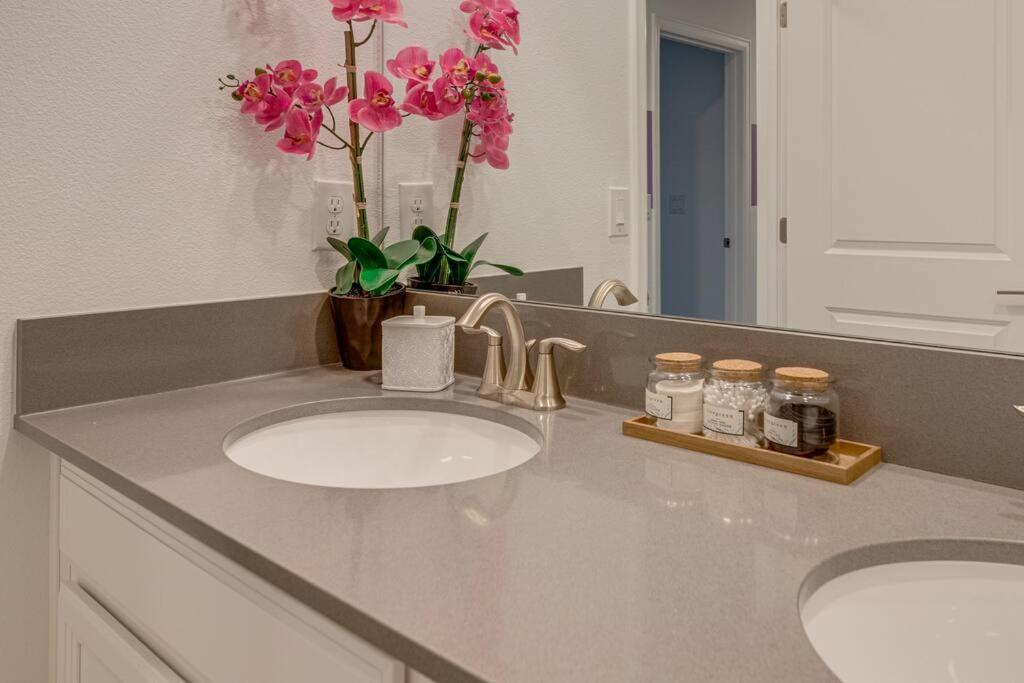 Newly Listed Townhouse Storey Lake, Free Waterpark Кисими Екстериор снимка