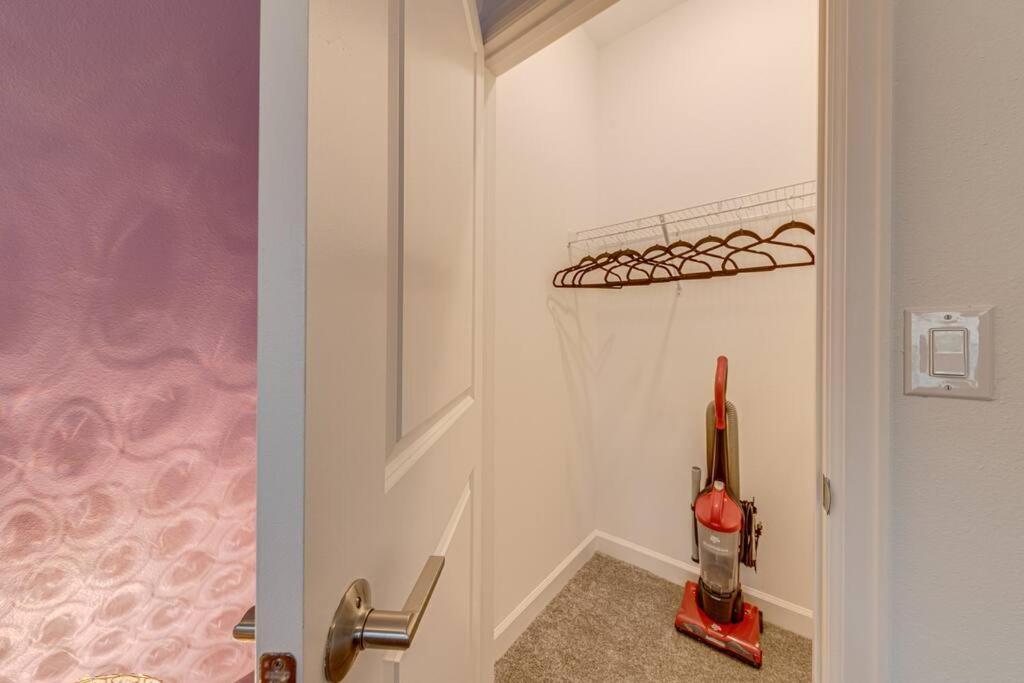 Newly Listed Townhouse Storey Lake, Free Waterpark Кисими Екстериор снимка